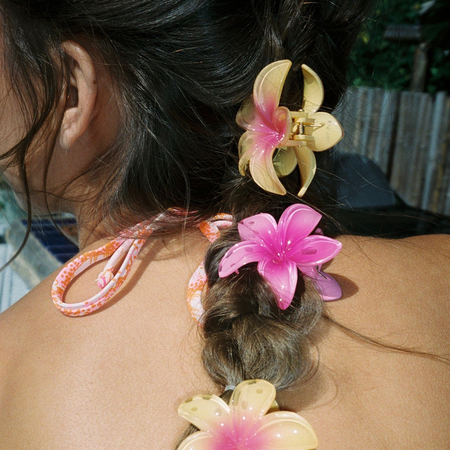 Yellow medium-length carambola clip