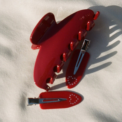 Red heart hairpin